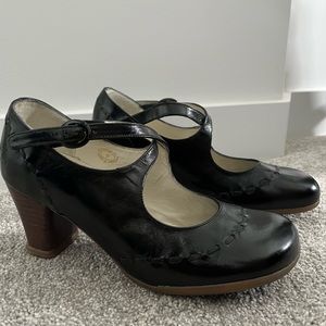 Fluevog Operetta Malibran, Size 9, Black, Criss-crossed Marry Jane heel.